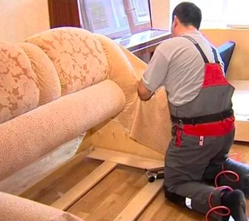 Перетяжка мягкой мебели в Якутске | Обивка диванов, ремонт на дому недорого